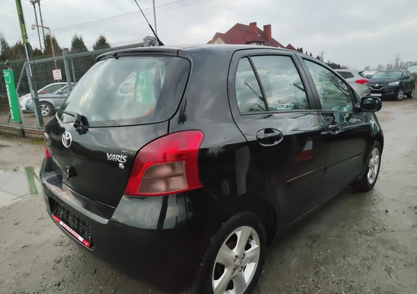 Toyota Yaris cena 17200 przebieg: 157877, rok produkcji 2006 z Kazimierz Dolny małe 631